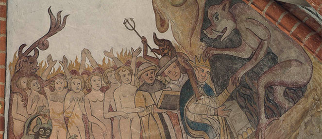 Photo Fachwerkhaus hinter verwachsenem Garten